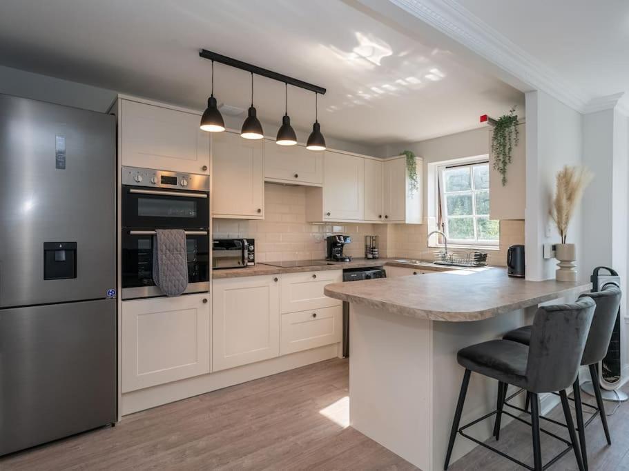 Luxury 2Bed 2Bath Flat In City Centre- Free Parking! Apartment Edinburgh Exterior photo