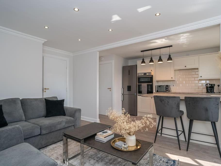 Luxury 2Bed 2Bath Flat In City Centre- Free Parking! Apartment Edinburgh Exterior photo
