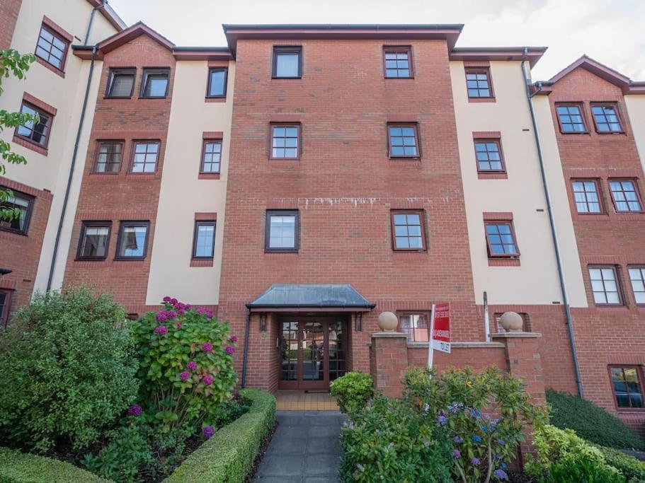 Luxury 2Bed 2Bath Flat In City Centre- Free Parking! Apartment Edinburgh Exterior photo